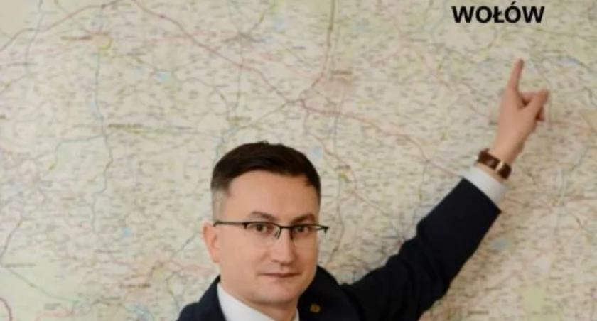 Bohdan Stawiski, dyrektor wydziału komunikacji społecznej Urzędu Marszałkowskiego we Wrocławiu, absolwent Uniwersytetu Wrocławskiego oraz studiów MBA na Uniwersytecie Ekonomicznym w Krakowie, wykładowca akademicki, publicysta, lokalny społecznik.