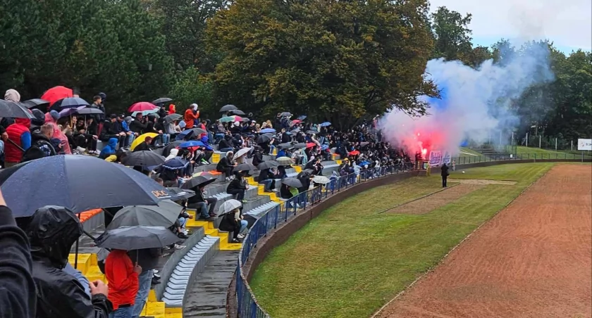 Pełne trybuny podczas ostatnich derbów