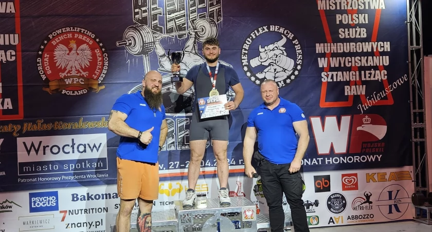 Adam Serwatyński na podium