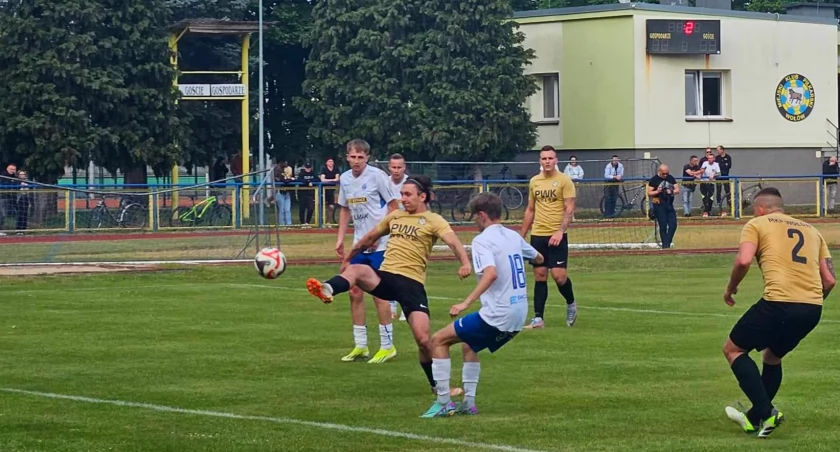 Zdjęcie z derbowego meczu MKP - KS Rokita
