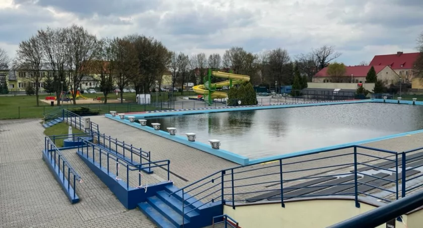 Basen w Wołowie