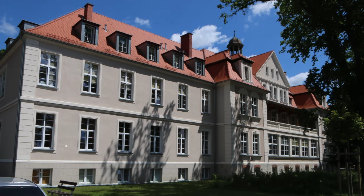 Zdrowie, Dadzą złotych ratowanie szpitala Brzeg Dolny Wołów Powiat Wołowski spłacą straty Powiatowego Centrum Medycznego - zdjęcie, fotografia