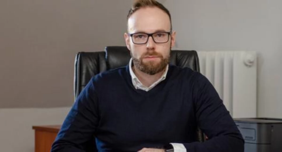 Pomoc, Prezes Piotr Burdach odwołany - zdjęcie, fotografia