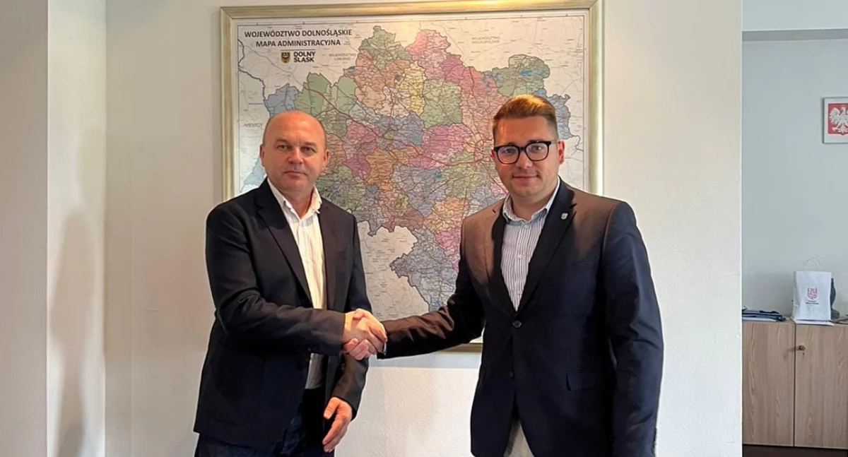 Kamil Jeżyna wraz z wicemarszałkiem Wojciechem Bochnakiem fot. Kamil Jeżyna