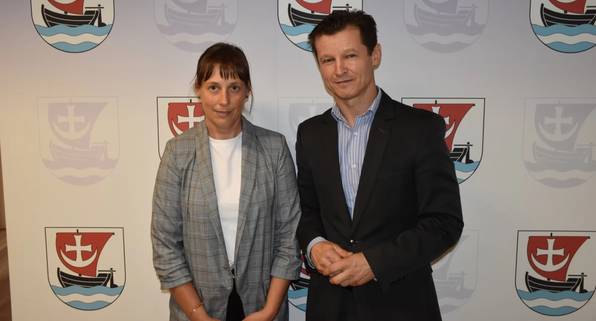fot. Gmina Malczyce. (Na zdjęciu nowa sekretarz gminy Malczyce Magdalena Górak-Kaleta i wójt Piotr Frankowski.)