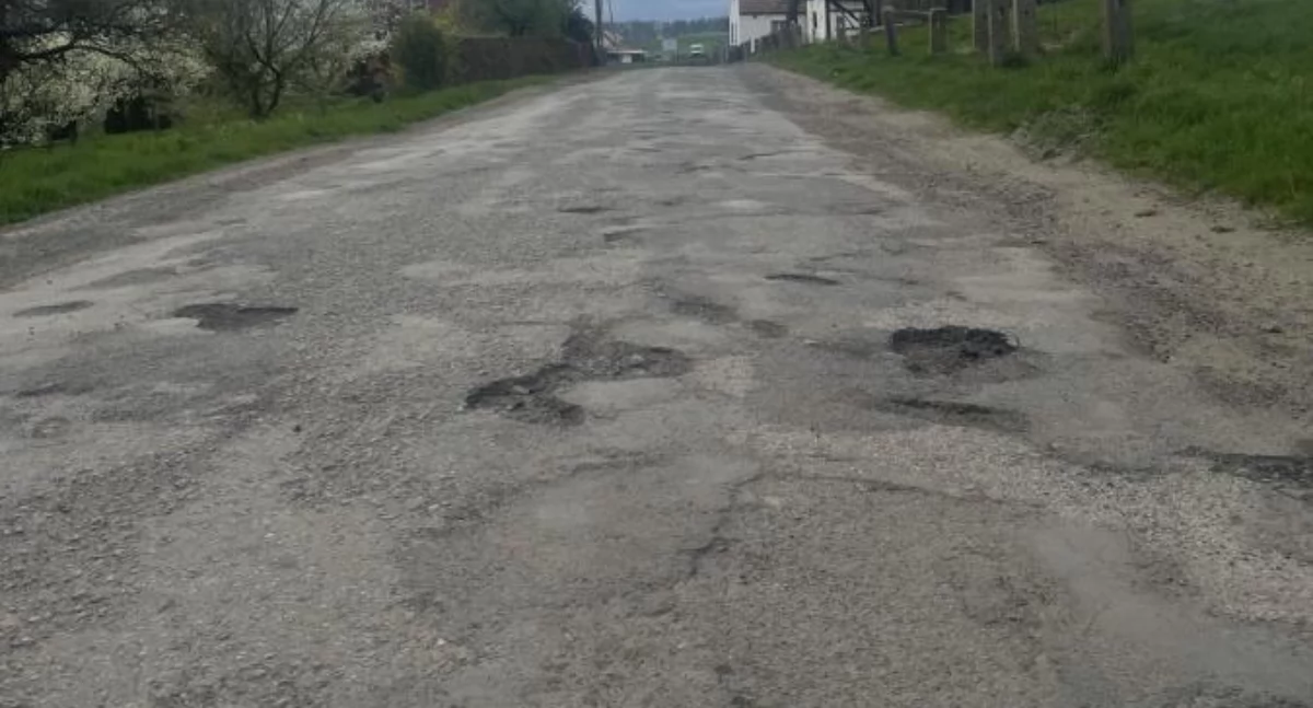 Inwestycje, Władze powiatu będą starać pieniądze remonty dróg - zdjęcie, fotografia