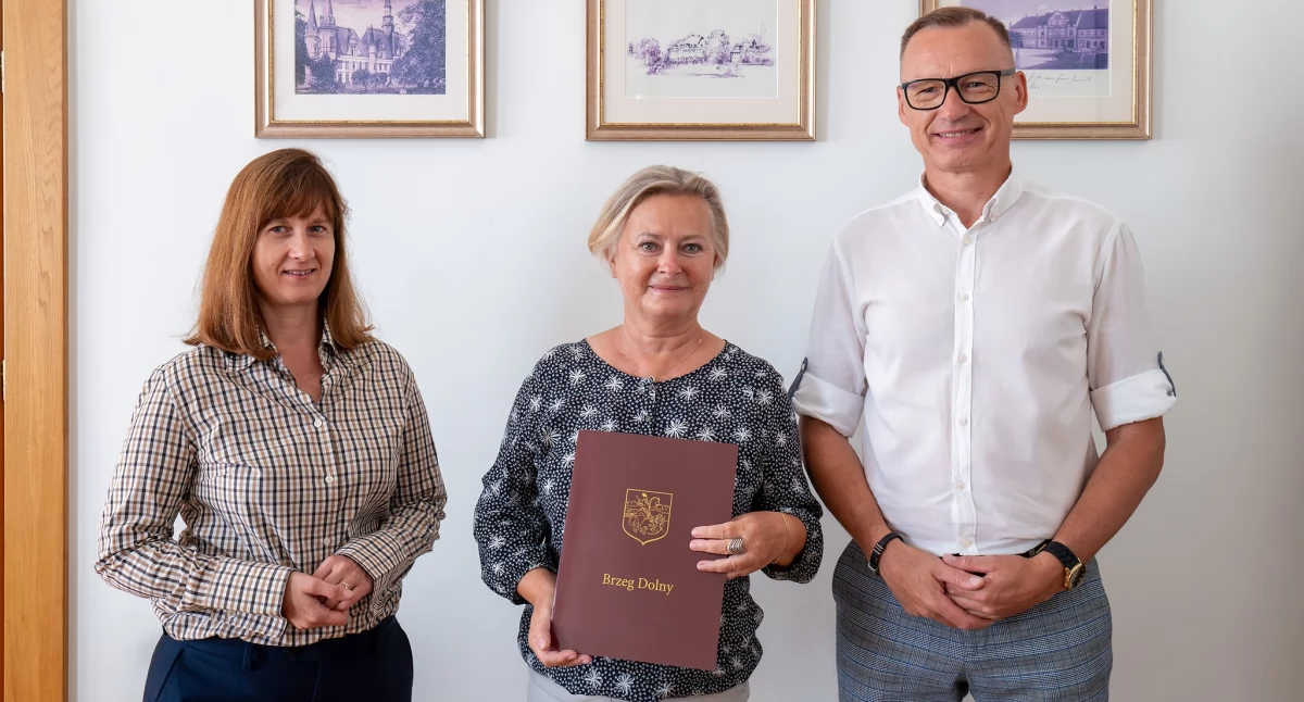 Edukacja i szkoły, Iwona Tłuczek pozostanie dyrektorką szkoły - zdjęcie, fotografia