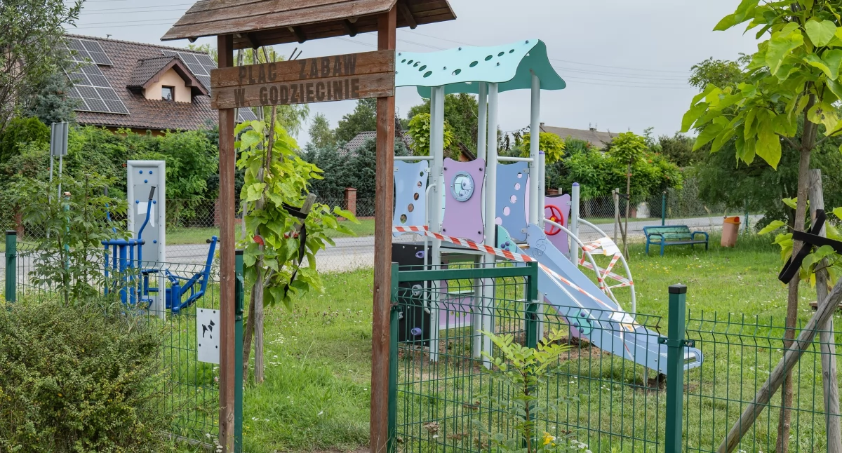 Inwestycje, urządzenia dzieci Godzięcina - zdjęcie, fotografia