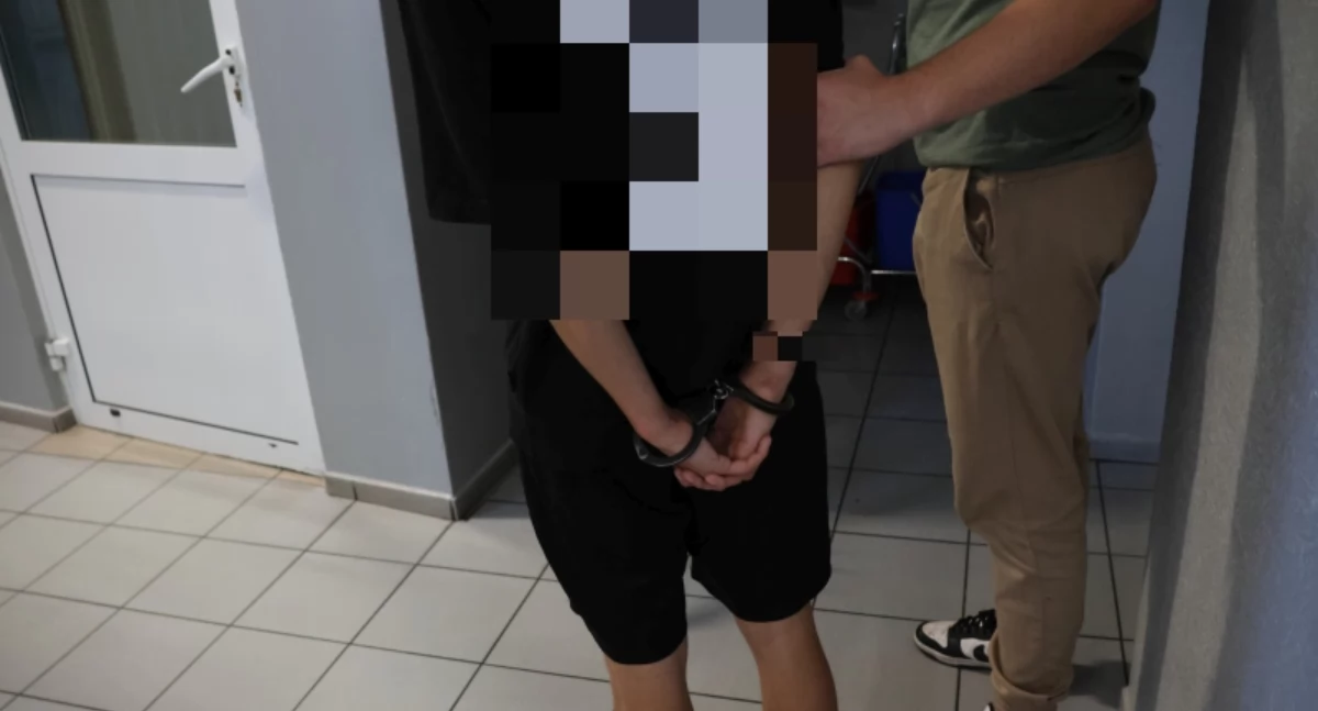 Bezpieczeństwo, widok policjantów narkotyki wyrzucił przez - zdjęcie, fotografia