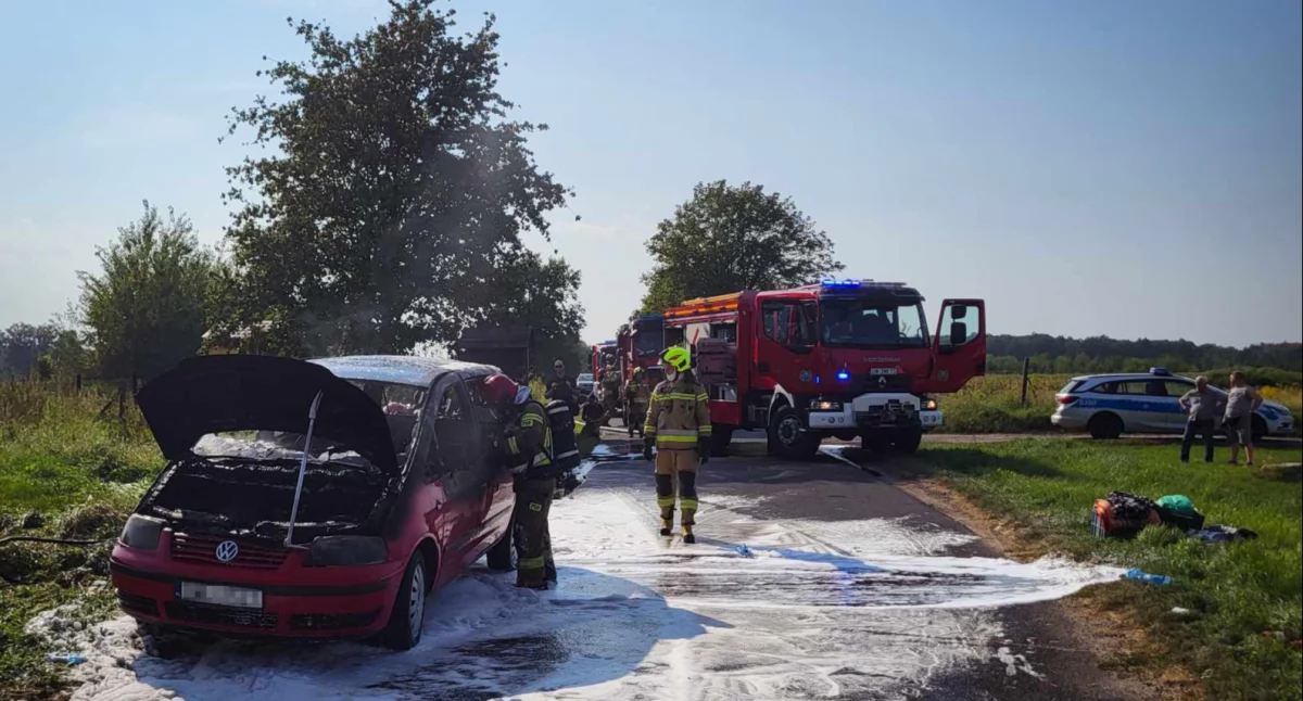 Bezpieczeństwo, Pożar mieszkania samochodu Interweniowali strażacy - zdjęcie, fotografia