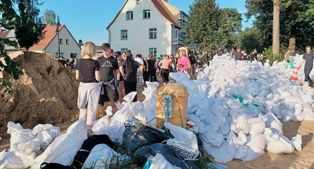 Bezpieczeństwo, Powódź Ciężka Brzegu Dolnym przyniesie piątek - zdjęcie, fotografia