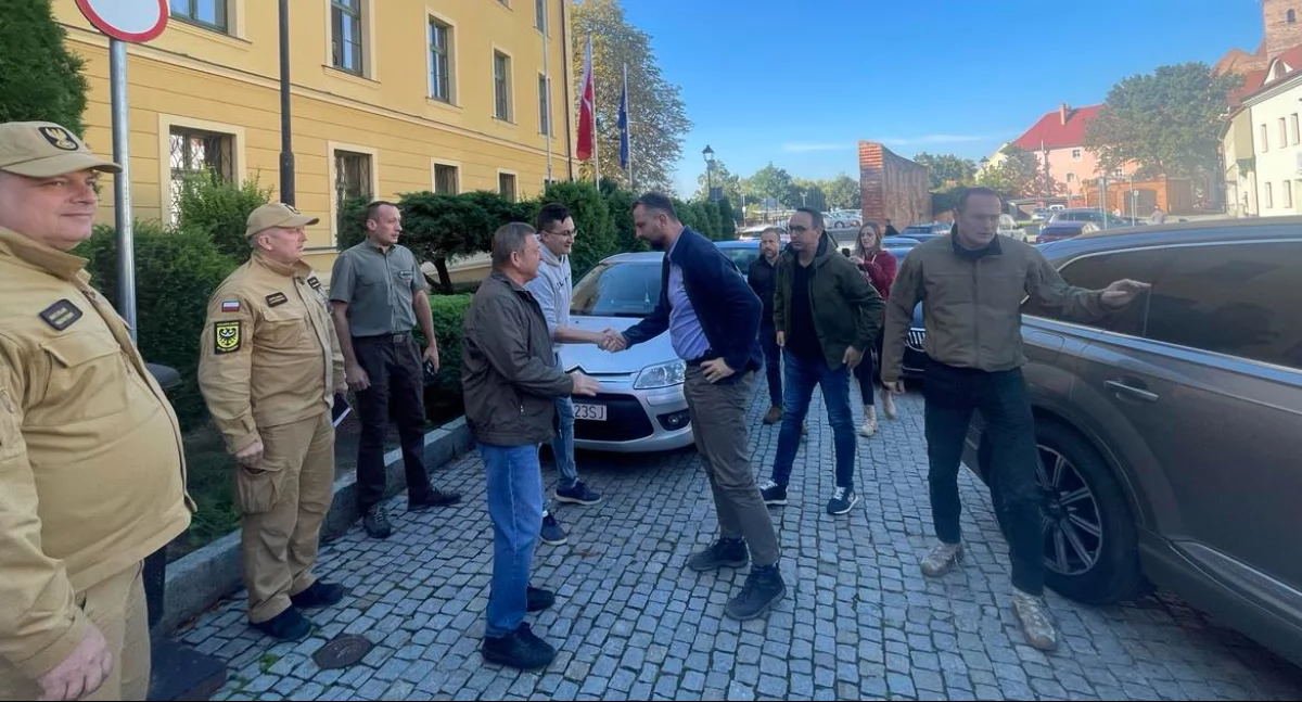 Bezpieczeństwo, Sytuacja powodziowa Wołowie Wizyta wicepremiera Władysława Kosiniaka Kamysza - zdjęcie, fotografia