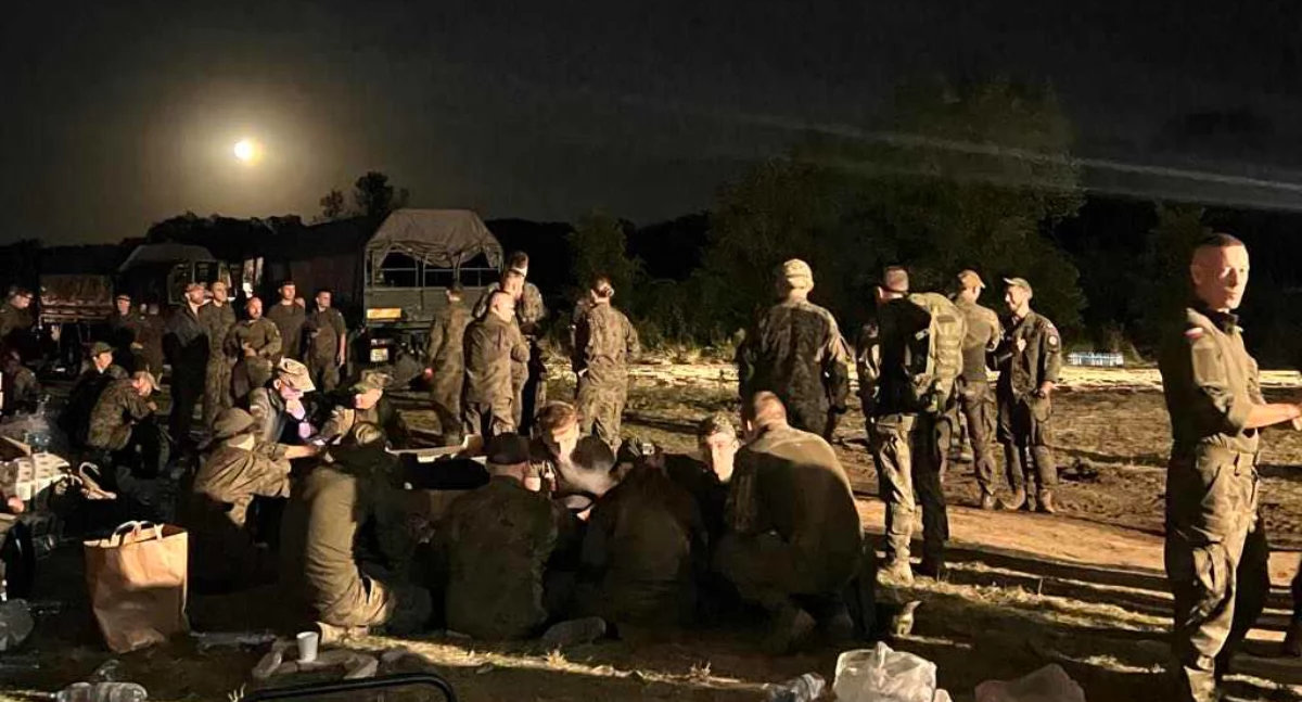 Akcje charytatywne, Proszą posiłki żołnierzy - zdjęcie, fotografia