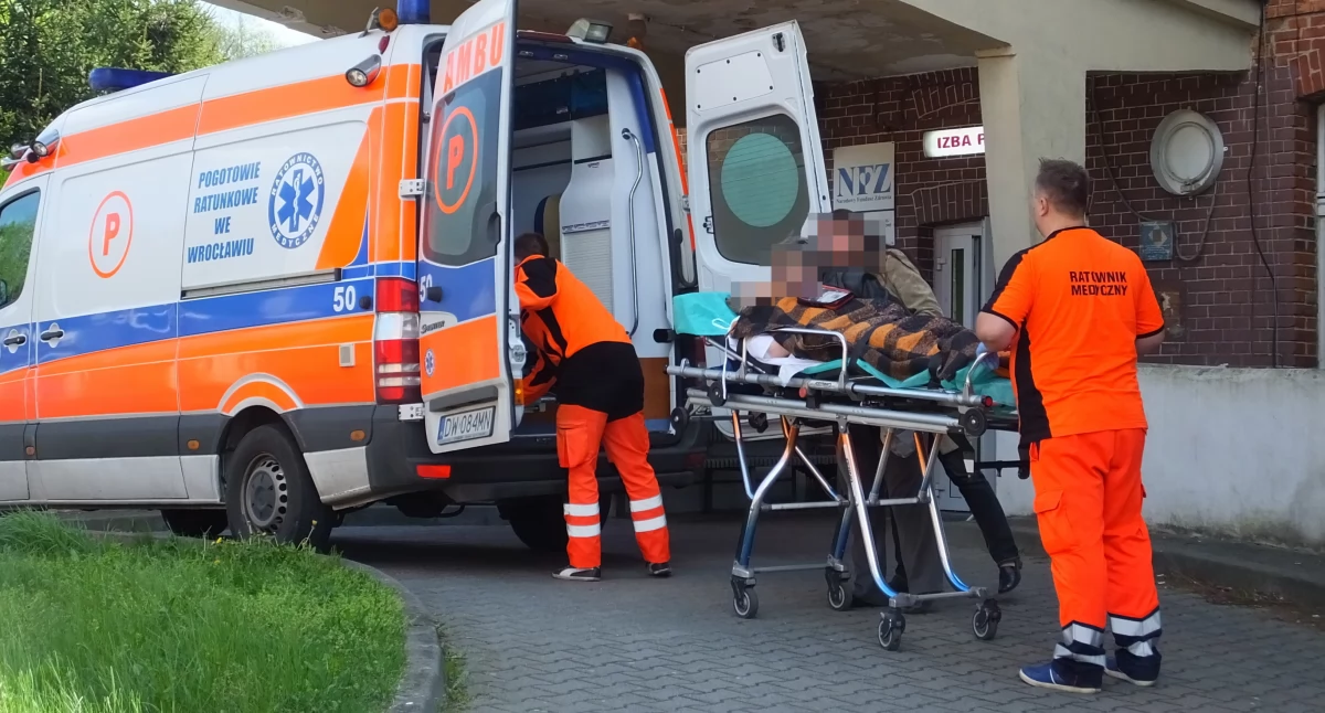 Zdrowie, Wielkie pieniądze szły lekarzy pacjenci czekali korytarzu - zdjęcie, fotografia