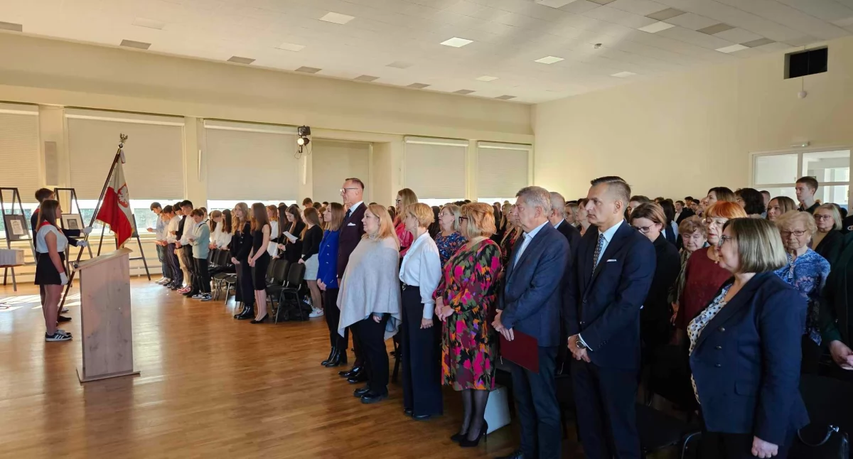 Edukacja i szkoły, [FOTO] XXXII Biesiada Ossolińczyków dolnobrzeskim liceum ogólnokształcącym - zdjęcie, fotografia