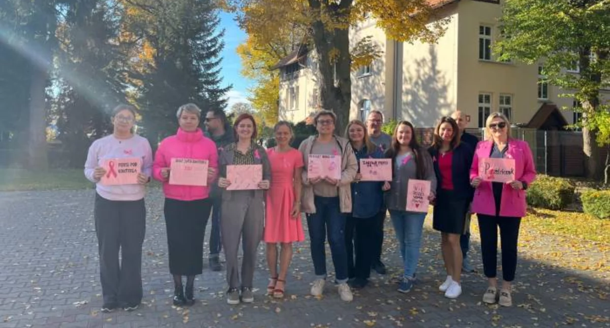 Edukacja i szkoły, Różowy Październik Kościuszkowców - zdjęcie, fotografia