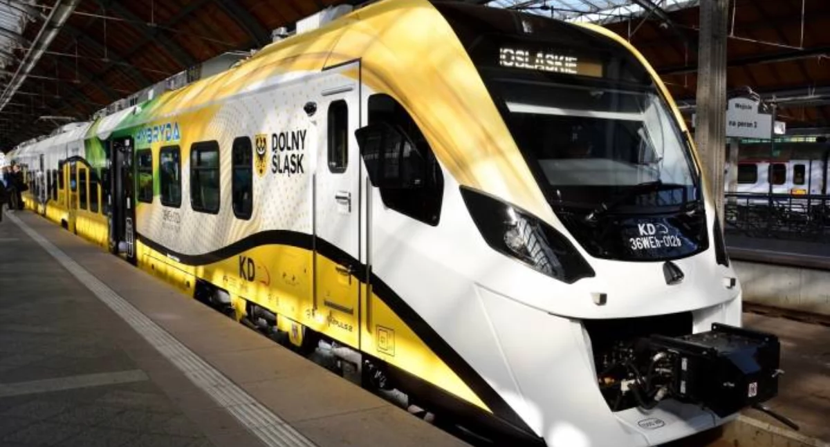 Komunikacja publiczna, Wołów Brzeg Dolny Wrocław trasie pociąg przyspieszy - zdjęcie, fotografia