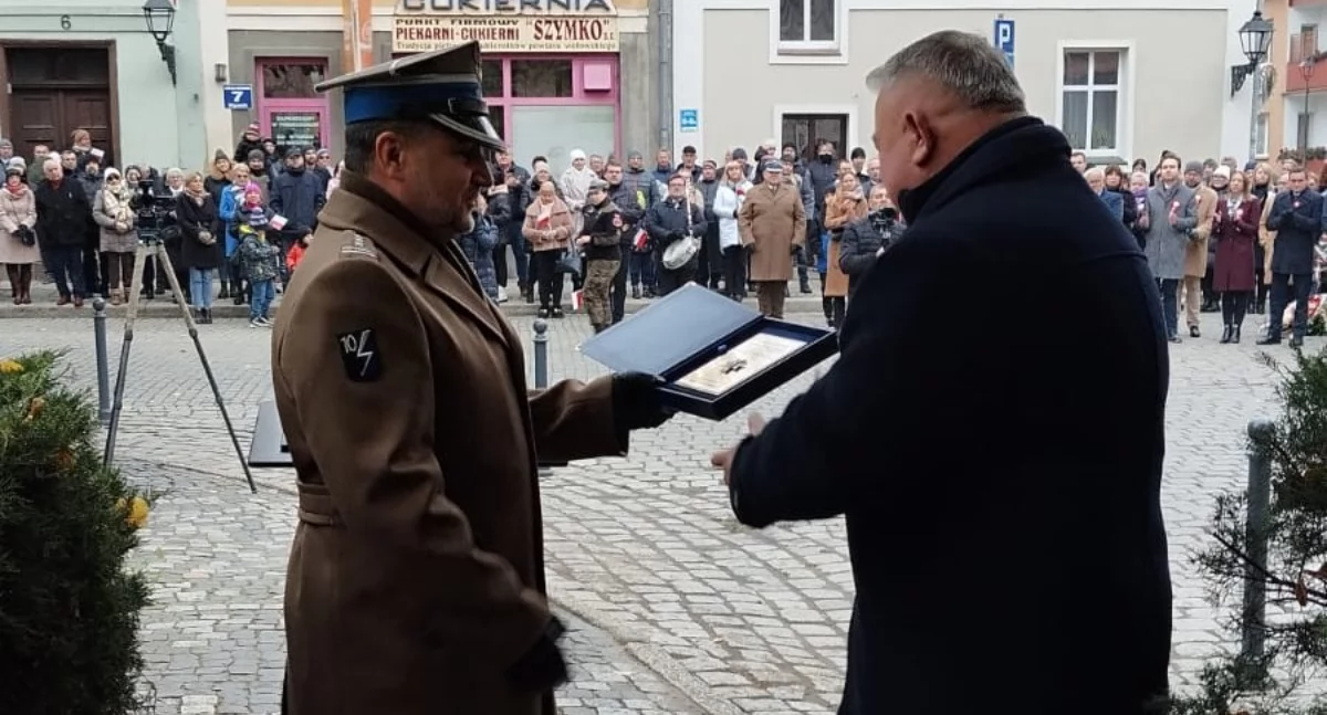 Pomoc, Wojsko dziękuje burmistrzowi gminie Wołów - zdjęcie, fotografia