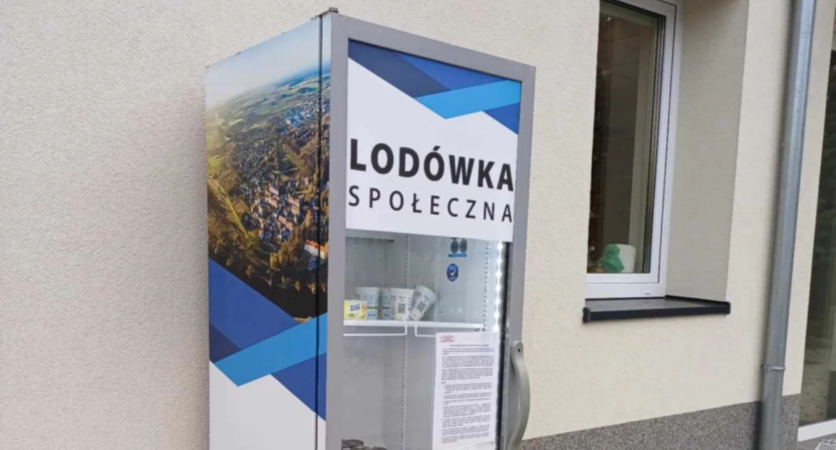 Akcje charytatywne, Dolnobrzeska lodówka społeczna znów działa! - zdjęcie, fotografia