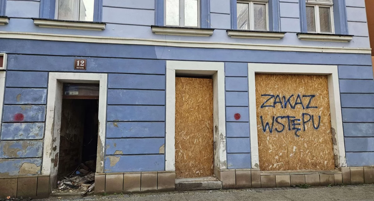 Pomoc, mieszkańcy nadal pomagają powodzianom Lądka Zdrój - zdjęcie, fotografia