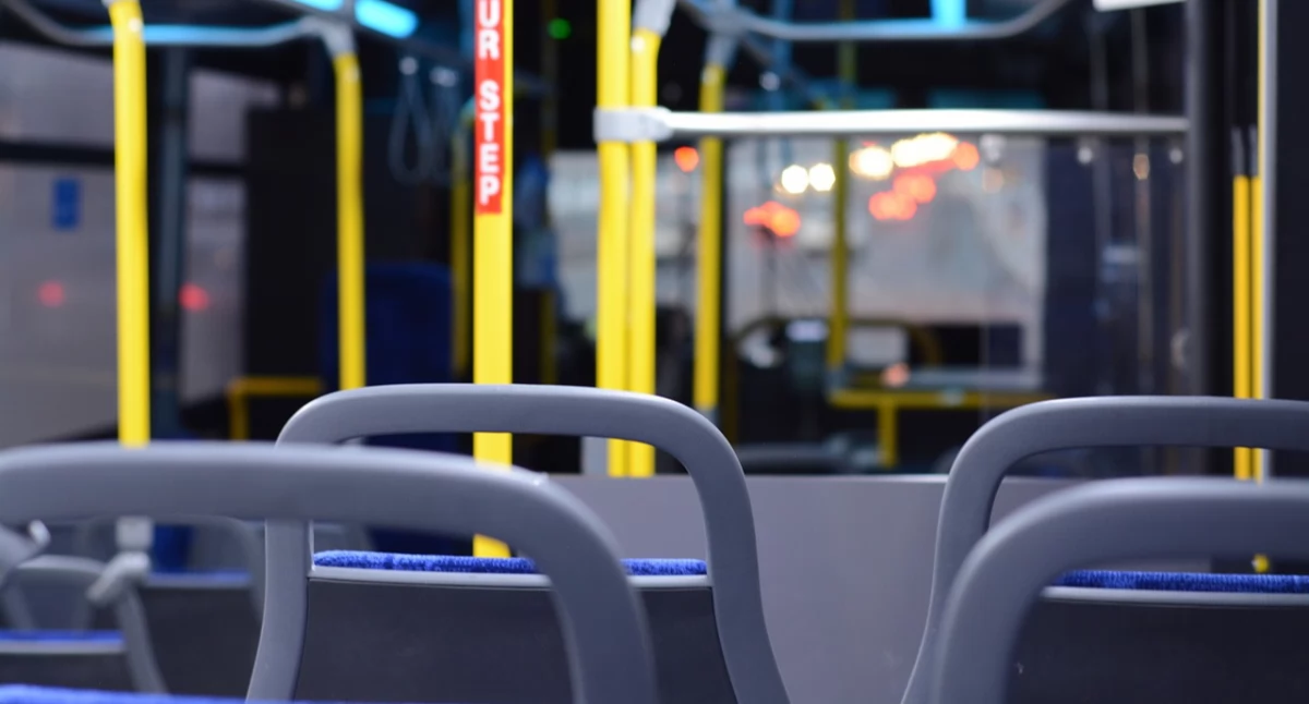 Komunikacja publiczna, Mieszkańcy Brzegu Dolnego mają swoją komunikację autobusową - zdjęcie, fotografia