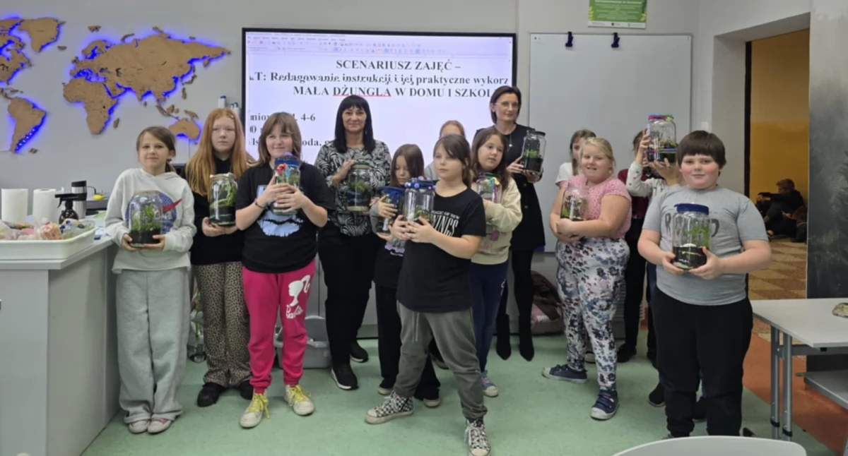 Edukacja i szkoły, Dżungla słoiku wiedzą zrobić - zdjęcie, fotografia
