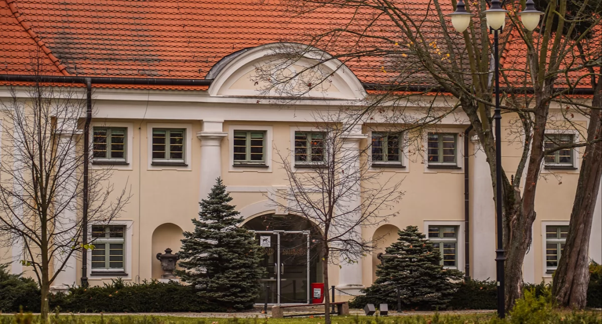 Rynek pracy, Dołącz zespołu Urzędu Miejskiego Brzegu Dolnym rekrutacja - zdjęcie, fotografia