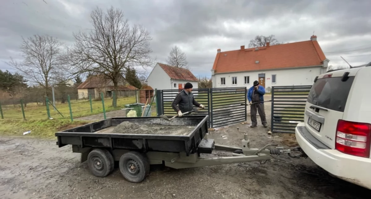 Inwestycje, ogrodzenie brama wjazdowa świetlicy Ratajach - zdjęcie, fotografia
