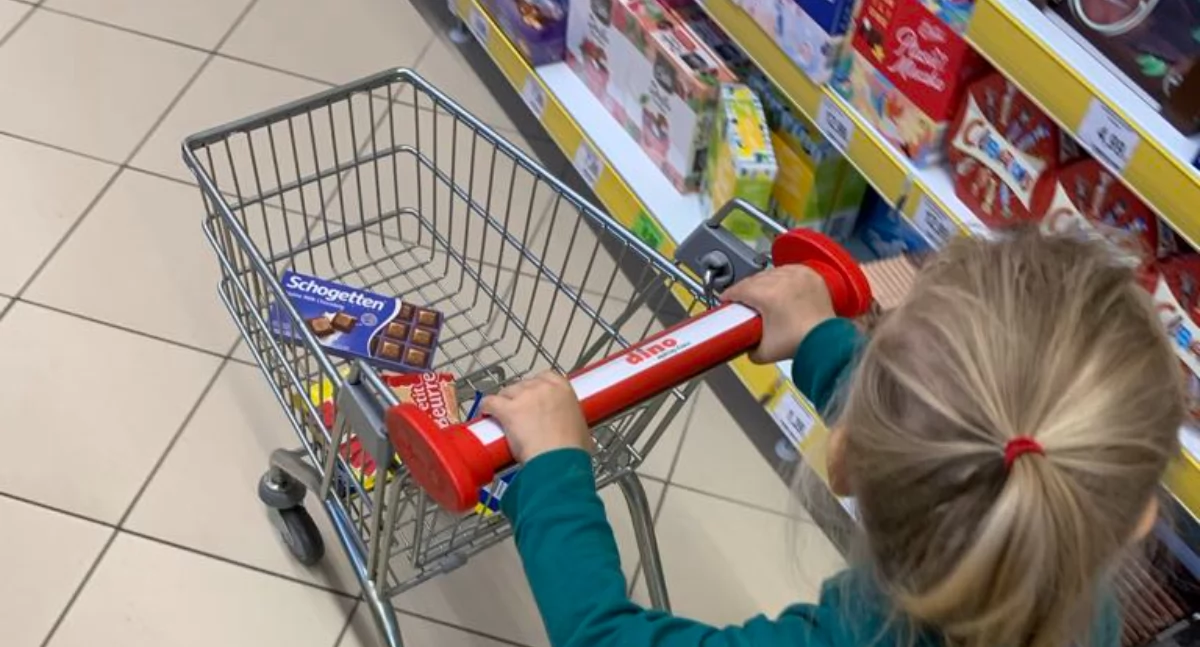 Gospodarka, Sklepy otwarte grudniu zakupy zrobimy częściej - zdjęcie, fotografia