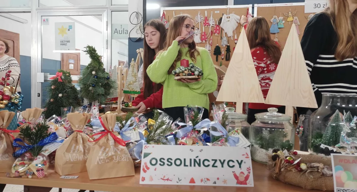 Święta i obchody, Festiwal Bożonarodzeniowy Ossolińczyków Świąteczna atmosfera pomoc Karoliny - zdjęcie, fotografia