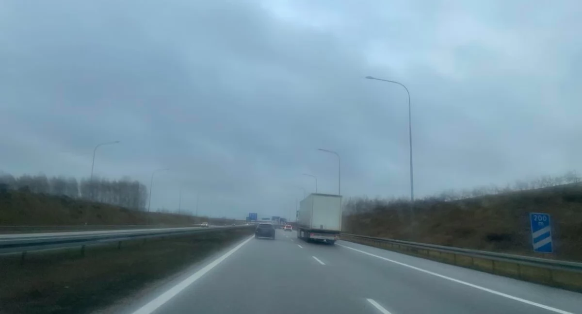 Pogoda, ostrzega przed silnym wiatrem powiecie wołowskim - zdjęcie, fotografia