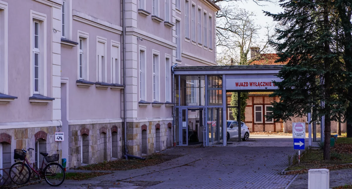 Szpitale i ochrona zdrowia, Lekarz dyżurze wpływem alkoholu policyjne dochodzenie - zdjęcie, fotografia