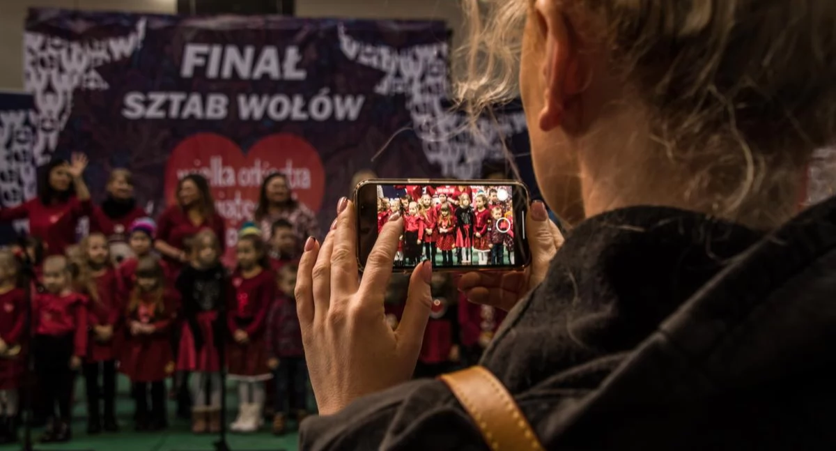Akcje charytatywne, Wielka Orkiestra Świątecznej Pomocy pomagania kontrowersji - zdjęcie, fotografia