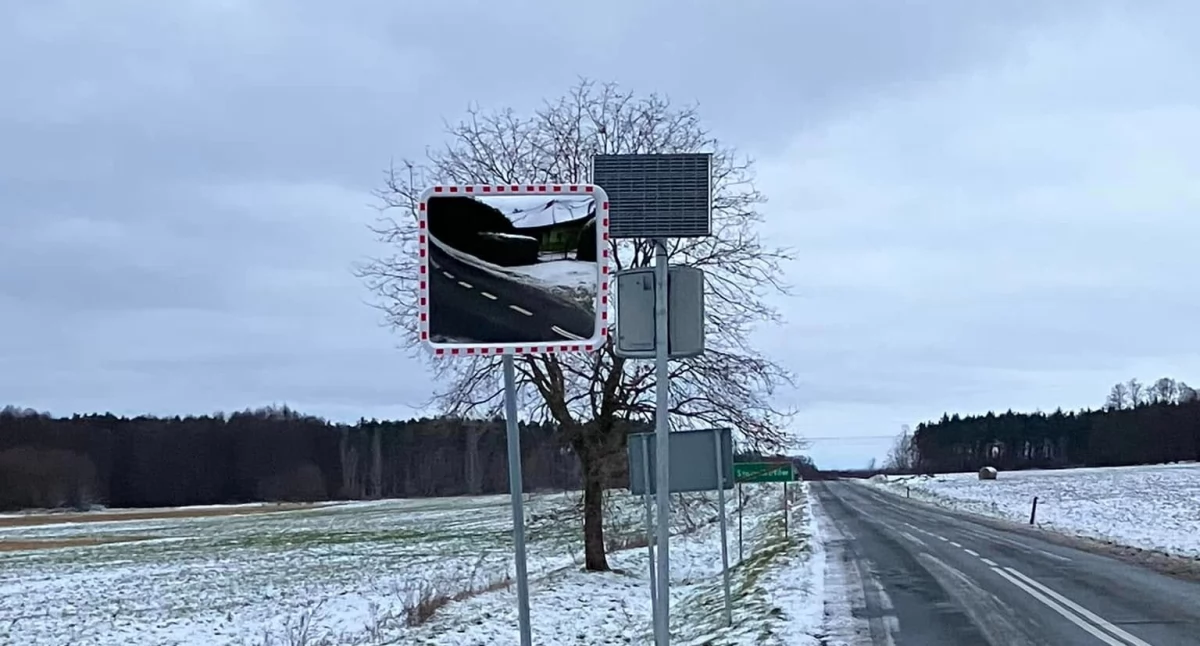 Bezpieczeństwo, Kolejne lustra drogowe zamontowano powiecie wołowskim - zdjęcie, fotografia