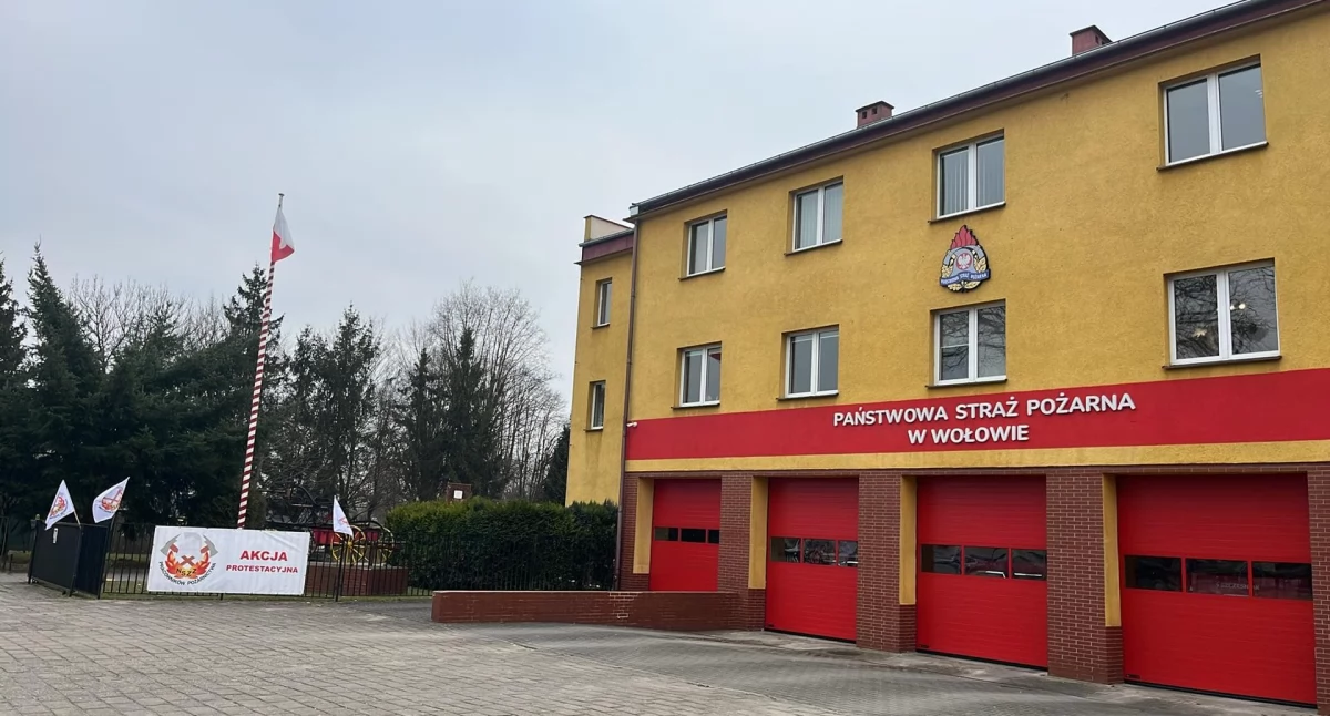 Bezpieczeństwo, Wołowscy strażacy dołączyli ogólnopolskiego protestu - zdjęcie, fotografia