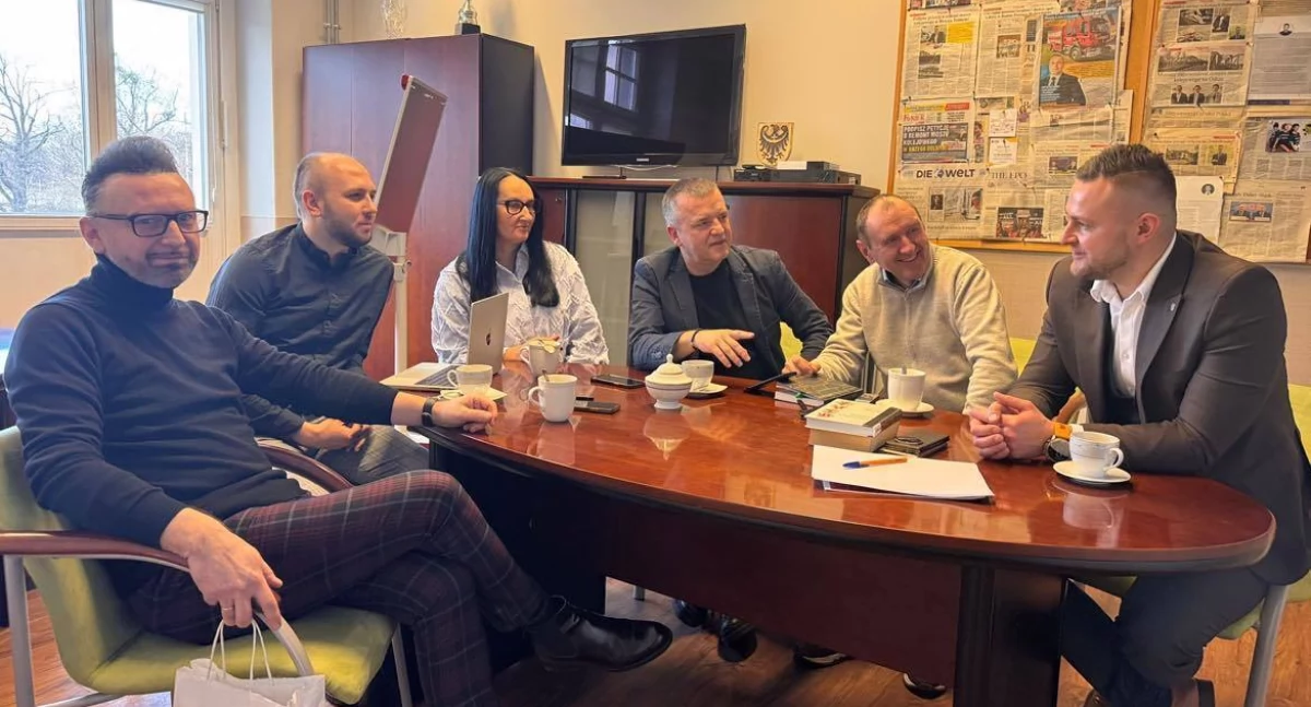 fot. Roman Rybak, Panorama Oleśnicka, Kamil Tysa, Wiadomości Oławskie, Marta Ringart-Orłowska, Kurier Gmin, Daniel Długosz, Nowa Gazeta, Andrzej Kaczmarek, Słowo Regionu w rozmowie z Michałem Rado, wicemarszałkiem województwa dolnośląskiego.