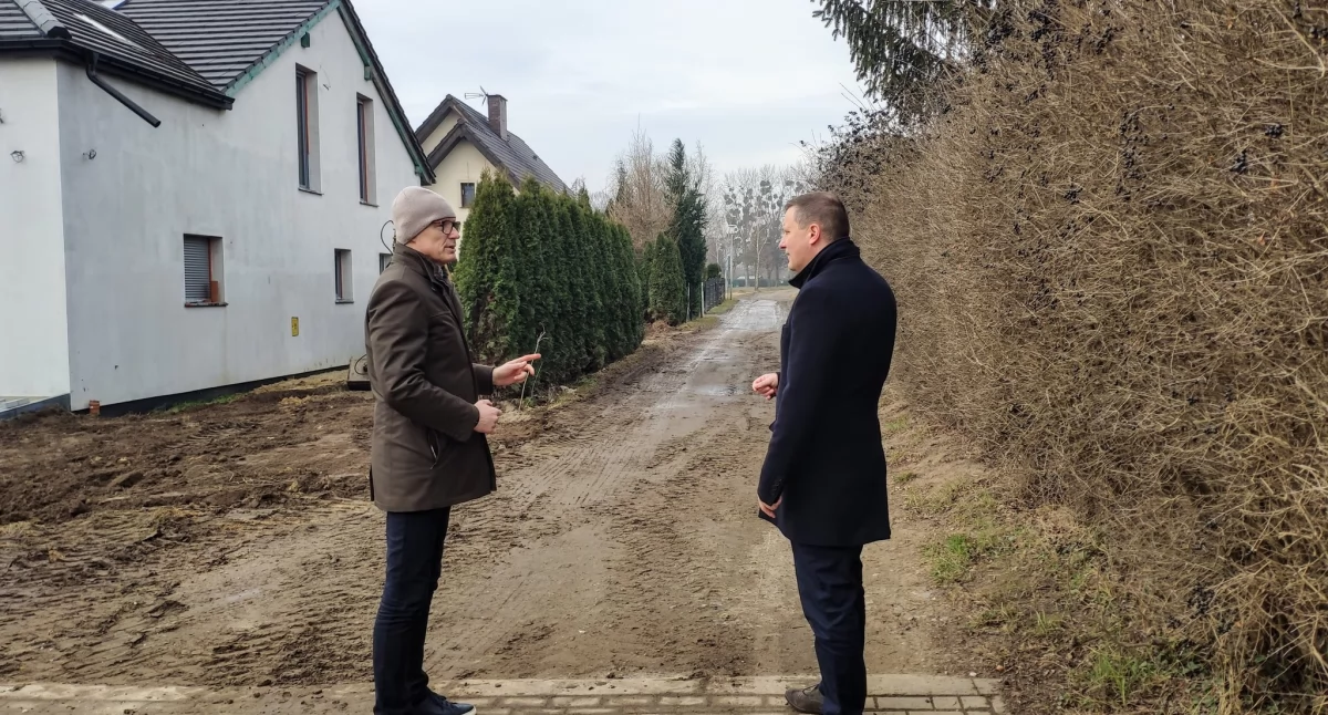Inwestycje, Ruszają kolejne inwestycje Brzegu Dolnym - zdjęcie, fotografia