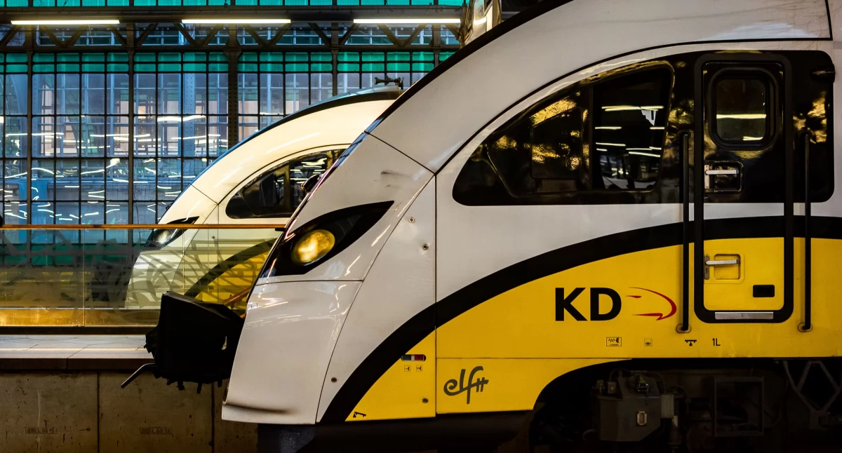 Komunikacja publiczna, połączenia Kolei Dolnośląskich marca - zdjęcie, fotografia