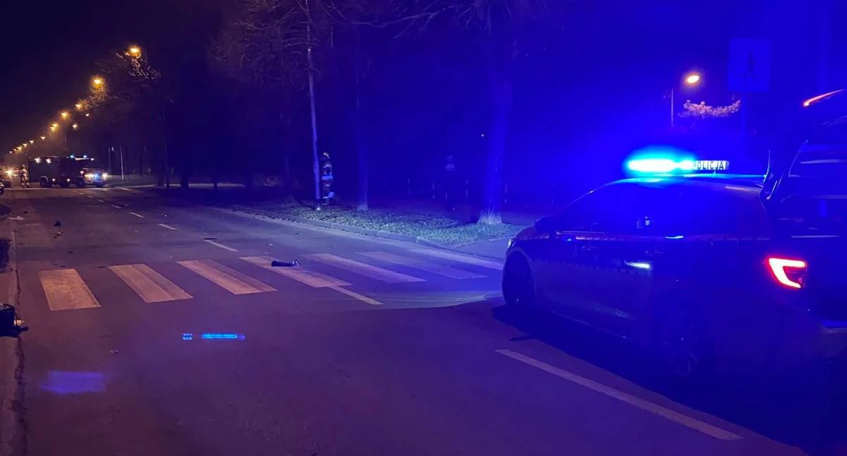 Komunikaty policji, Groźny wypadek Brzegu Dolnym Piesza potrącona przejściu pieszych - zdjęcie, fotografia