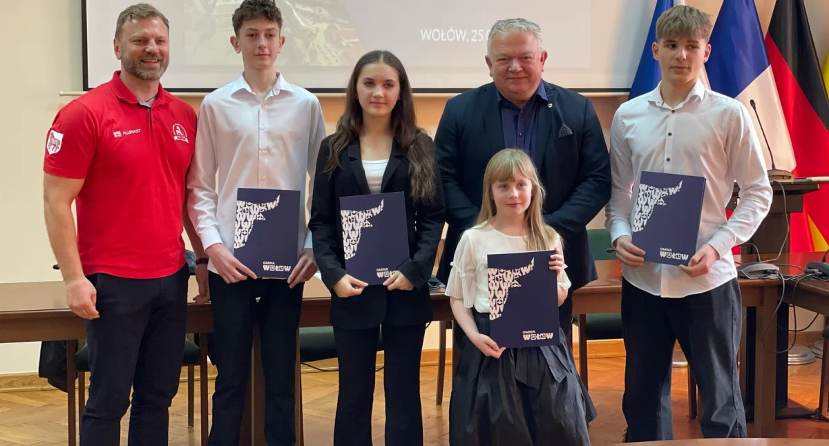Sztuki walki, Młodzi sportowcy stypendium burmistrza - zdjęcie, fotografia