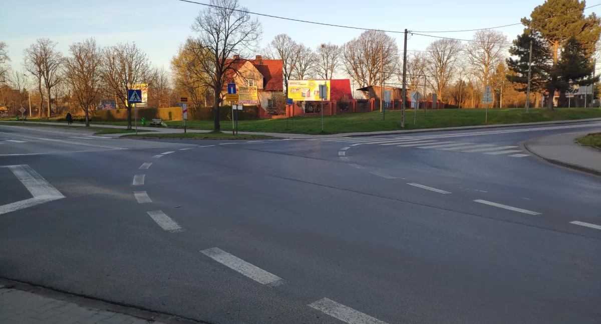 Komunikacja publiczna, Spór rondo Brzegu Dolnym - zdjęcie, fotografia