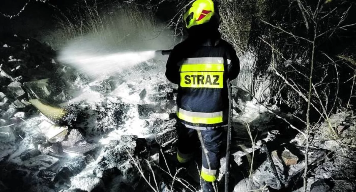 Pożary, Pożar firmie Brzegu Dolnym zagrożenie wybuchem szybka akcja straży pożarnej - zdjęcie, fotografia