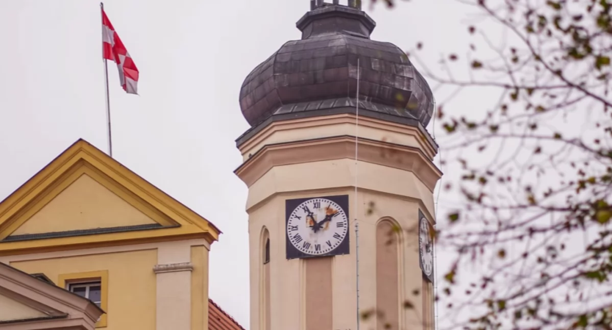 Komunikaty urzędów, informacje sprzedaży najmie nieruchomości - zdjęcie, fotografia