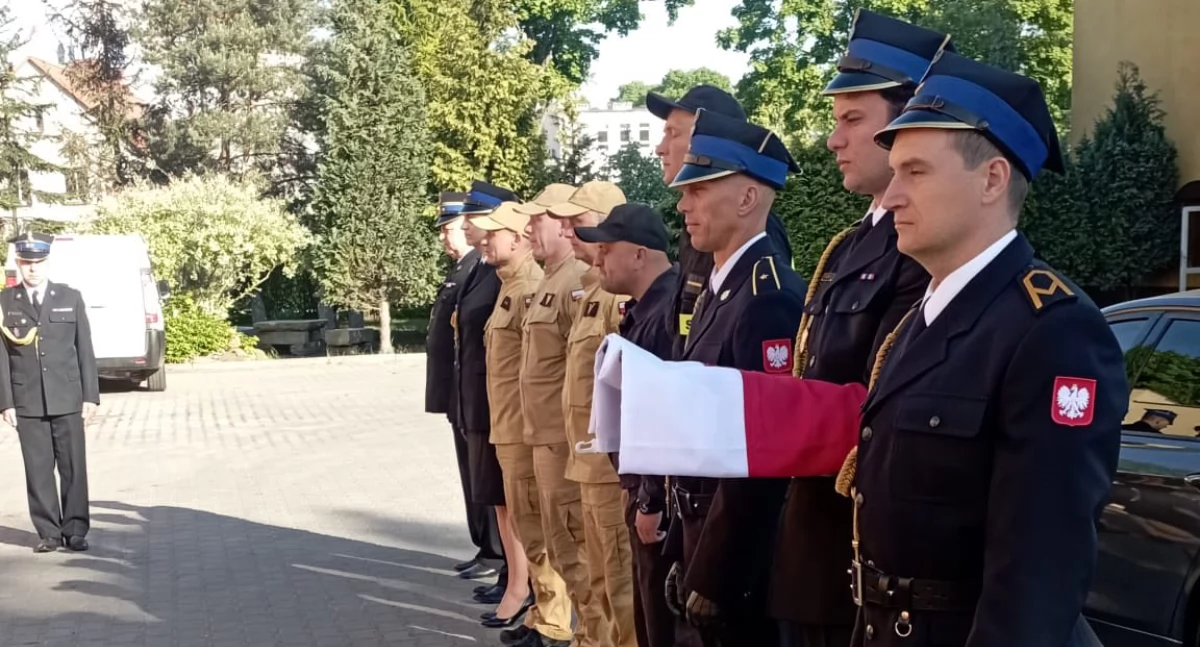 Strażacy uczcili Dzień Flagi i Dzień Strażaka – służba, która nie zna odpoczynku