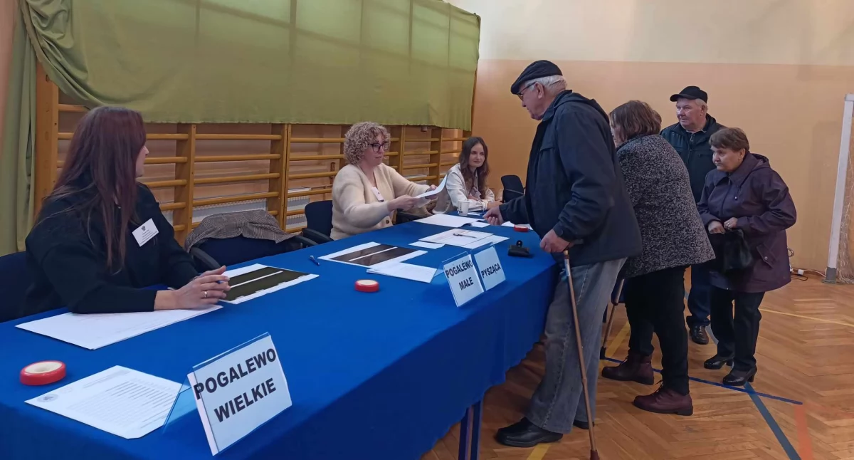 Polityka, Mieszkańcy powiatu wołowskiego głosowali nieco inaczej reszta kraju Oficjalne wyniki pierwszej wyborów prezydenckich - zdjęcie, fotografia