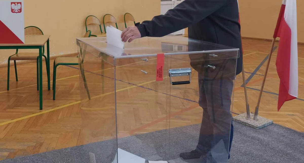 Polityka, Wybory prezydenckie coraz bliżej Nawrocki prowadzi sondzie czytelników - zdjęcie, fotografia