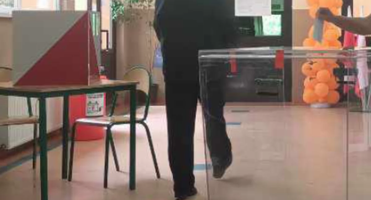 Polityka, Rafał Trzaskowski prowadzeniu turze wyborów prezydenckich Różnica minimalna - zdjęcie, fotografia