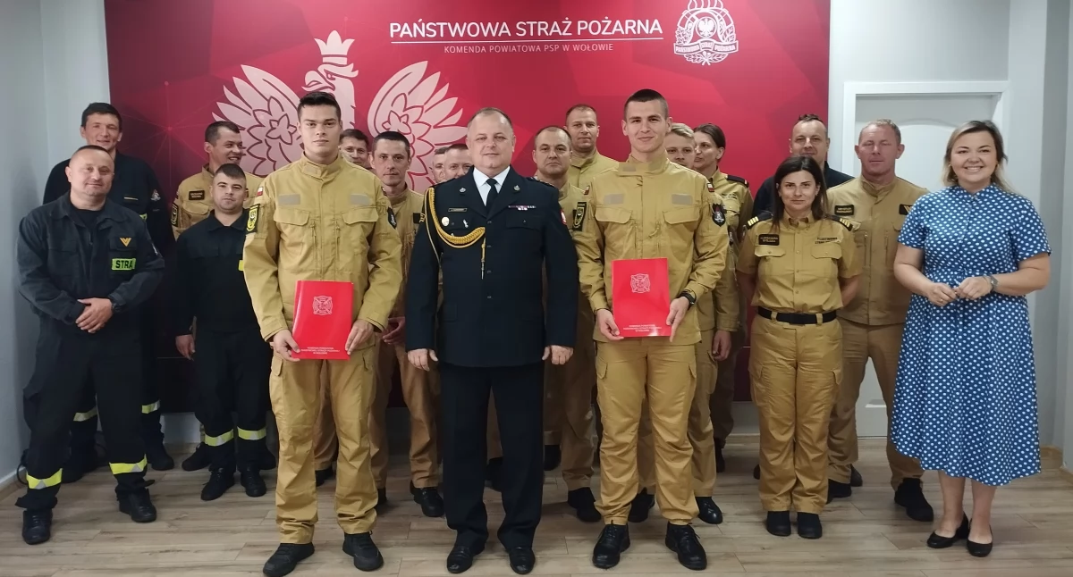 Nowi strażacy złożyli ślubowanie na sztandar Komendy Powiatowej PSP w Wołowie