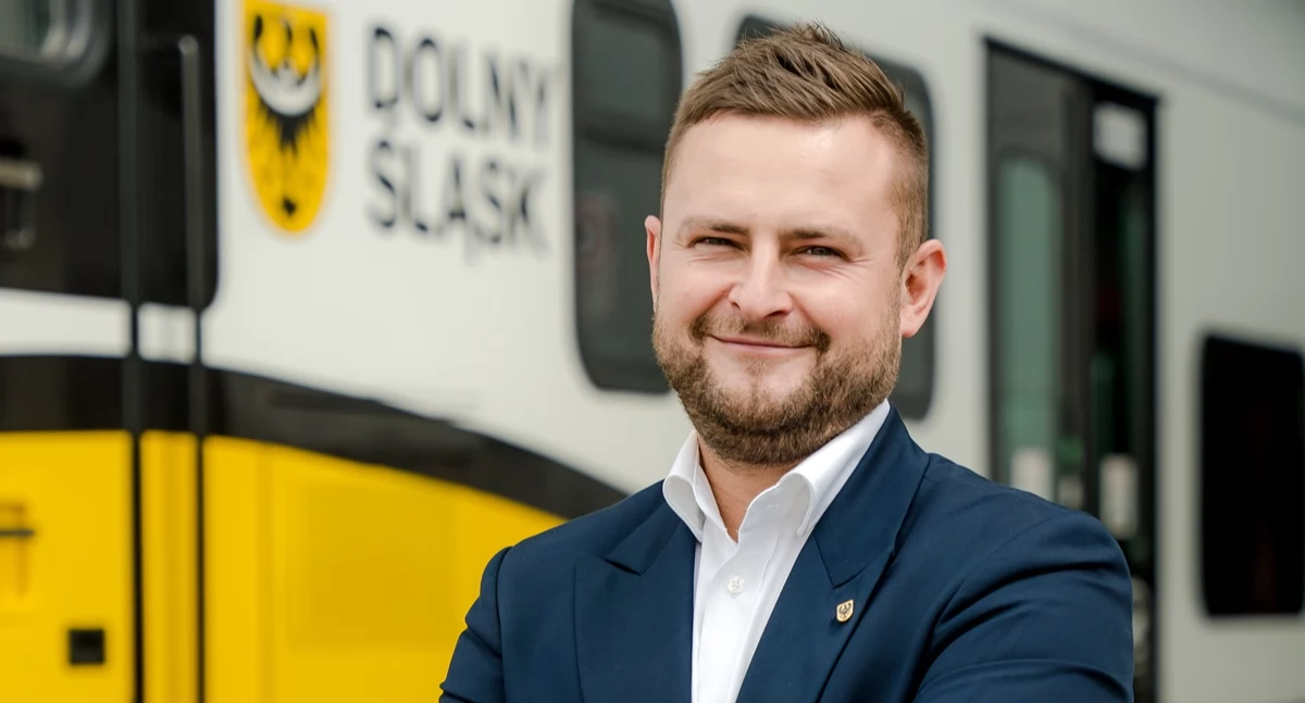 Stawiamy na nowoczesny tabor, nowe połączenia i transport dostępny także w mniejszych miejscowościach - podkreśla wicemarszałek Michał Rado