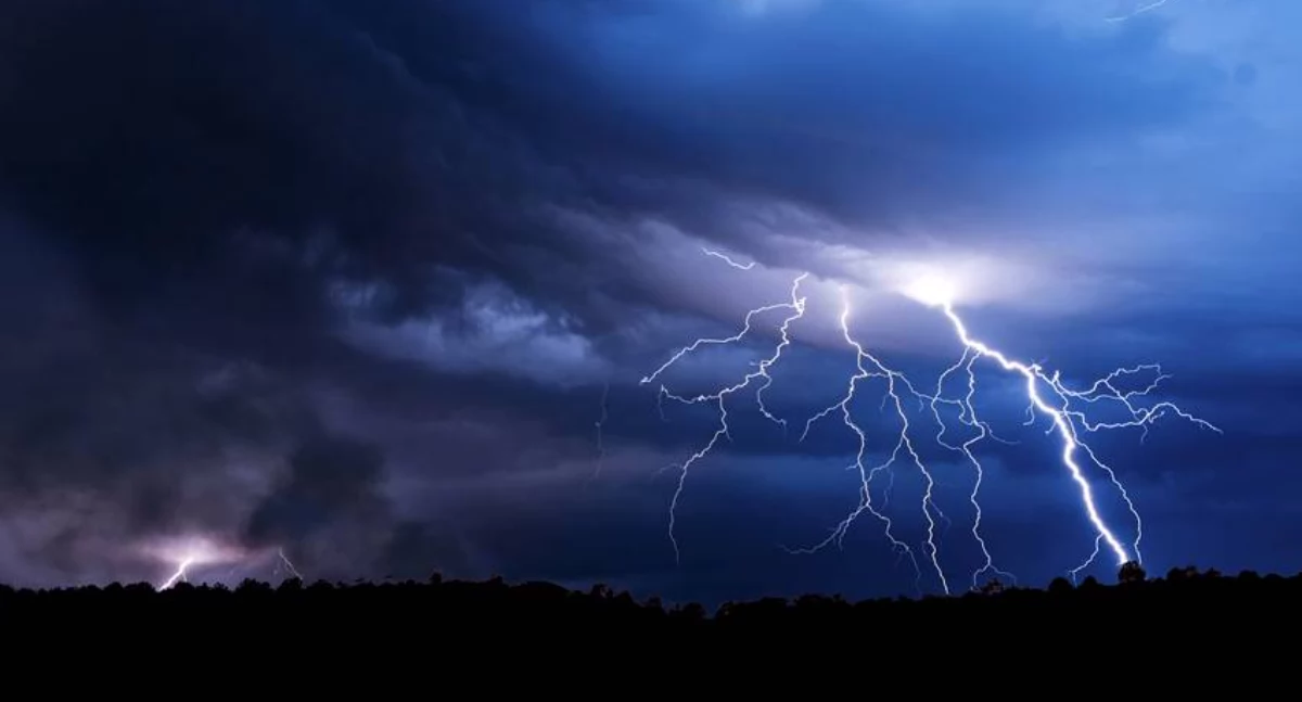 Pogoda, Uwaga mieszkańcy powiatu wołowskiego! Prognozowane burze silnym wiatrem możliwym gradem - zdjęcie, fotografia